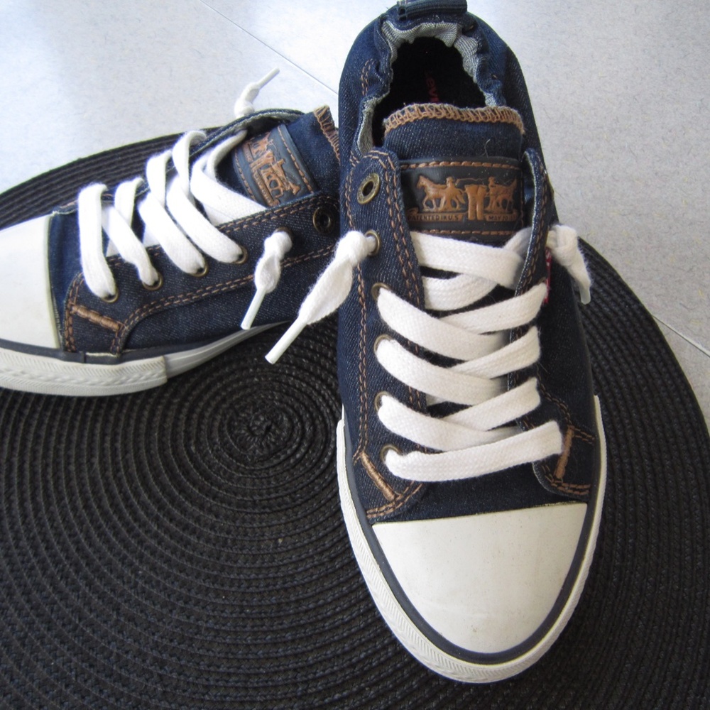 Levis Strauss Elastic Back Slip On Sneakers 6.5